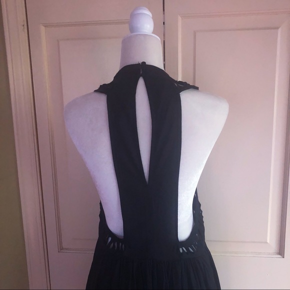 | H&M | Embroidered Black Dress - Picture 4 of 7